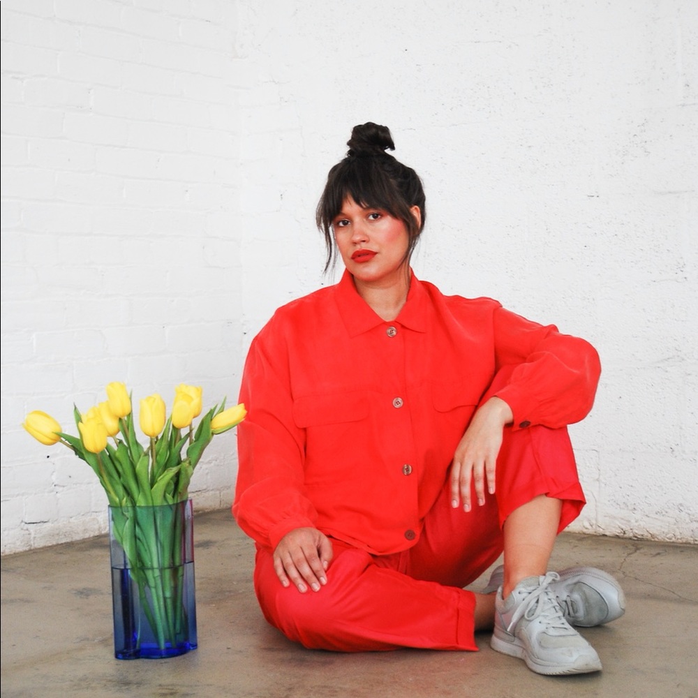 Hey - I'm Sam! Shop my closet! ✌🏽